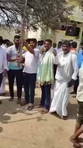 ದೇವದುರ್ಗ: ಗಾಳಿಯಲ್ಲಿ ಗುಂಡು ಹಾರಿಸಿ ಯುವಕರ ಹುಚ್ಚಾಟ; ಇಬ್ಬರು ಪೊಲೀಸ್ ವಶಕ್ಕೆ