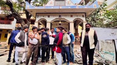 बांसी: नगर पालिका सिद्धार्थनगर के अध्यक्ष ने गांधीनगर में जन समस्याओं पर चर्चा की, समाधान के लिए संबंधित को दिए निर्देश