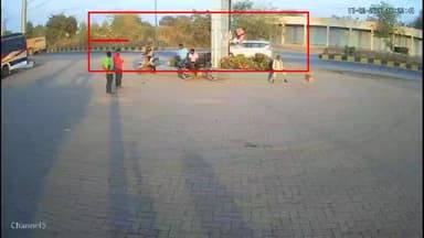 पलारी: पलारी के पेट्रोल पंप के पास हुए सड़क हादसे का CCTV फुटेज आया सामने, परिजन ने कार चालक के खिलाफ पलारी में FIR दर्ज की