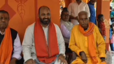 कस्बा: महाशिवरात्रि के अवसर पर कस्बा विधायक ने विभिन्न शिवालयों के अष्टयाम में लिया हिस्सा