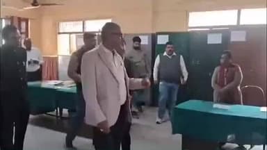 कायमगंज: डीएम ने कायमगंज तहसील परिसर का किया औचक निरीक्षण, अभिलेखों की की जांच