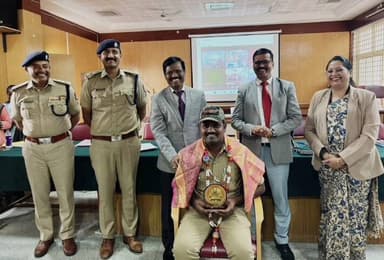 ರಾಮನಗರ: ಜಿಲ್ಲಾ ನ್ಯಾಯಾಲಯದಲ್ಲಿ ಕೋರ್ಟ್ ಸಿಬ್ಬಂದಿಗೆ ನ್ಯಾ. ಅಣ್ಣಯ್ಯ ಅವರಿಂದ ಅಭಿನಂದನೆ