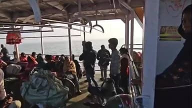 সাগর: কয়েক কোটি টাকার ড্রেজিং করার পরেও এক মাস হতে না হতেই আবারো ভেসেল চড়ায় আটকালো