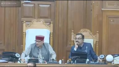 निज़ामाबाद: MLC विजय बहादुर पाठक ने विधान परिषद में डीएल रिन्यूअल की समस्याओं का मुद्दा उठाया, त्वरित समाधान की मांग की