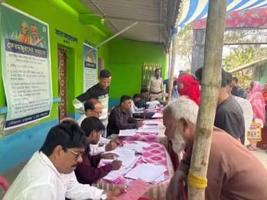 ক্যানিং ২: আজ তাম্বুলদহ-১ অঞ্চলে রেজিস্ট্রেশন ক্যাম্পে সাধারণ মানুষের উপচে পড়া ভিড়