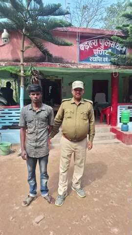 रुपौली: सुखसेना मुसहरी से पुलिस ने 10 लीटर देशी शराब के साथ एक अभियुक्त को किया गिरफ्तार