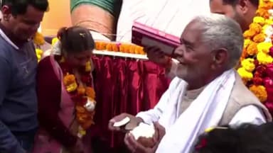 पार्लियामेंट स्ट्रीट: तिलक पुरी में एमसीडी समिति अध्यक्ष सत्य शर्मा और विधायक रविकांत ने अटल कैंटीन का उद्घाटन किया