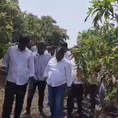 శింగనమల: బాలాపురం గ్రామంలోని గుర్తుతెలియ వ్యక్తులు నిప్పు పెట్టడంతో మామిడి తోట డ్రిప్పు పరికరాలు పూర్తిగా దగ్ధం రైతుకు రెండు లక్ష