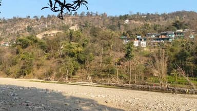 धर्मपुर: आपदा के आठ महीने बाद भी स्याठी गांव के अनुसूचित परिवार उपेक्षित, खतरे के साए में जीने को मजबूर