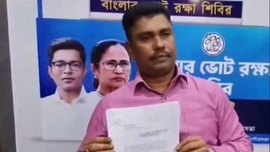 পটাশপুর ২: কাঁথির ২১ নং ওয়ার্ডের কাউন্সিলরের বিরুদ্ধে আবাসের টাকা নেয়ার অভিযোগ,টাকা ফেরত দেয়ার কথা বলার পরেও বদনাম করার চেষ্টা