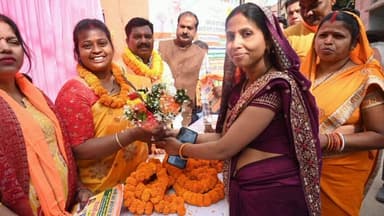 नामकुम: लोवाडीह में बीजेपी समर्थित मेयर उम्मीदवार रोशनी खलखो ने पदयात्रा की