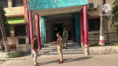 आदित्यपुर गम्हरिया: पुलिस अधीक्षक ने RIT और आदित्यपुर थाने में की बैठक, मतदान केंद्रों का निरीक्षण कर दिए दिशा-निर्देश