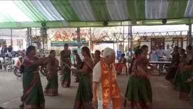 మురముళ్లలో ఆకట్టుకున్న కోలాటం నృత్య ప్రదర్శన