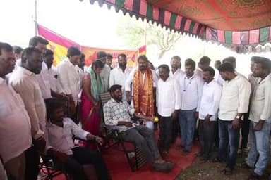 మహబూబ్ నగర్ అర్బన్: మహబూబ్నగర్ జిల్లా కేంద్రంలోని పాలకొండలో శివాజీ విగ్రహానికి నివాళులర్పించిన మాజీ మంత్రి