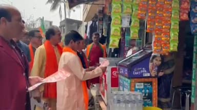 গোসাবা: গোসাবা বাজারে, বিজেপির ১নং মন্ডলের পক্ষ থেকে জন সম্পর্ক কর্মসূচি আয়োজন করা হলো, উপস্থিত সাংগঠনিক জেলা সভাপতি