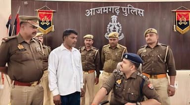 🚨 आजमगढ़ में अवैध असलहा फैक्ट्री का भंडाफोड़!
थाना अतरौलिया पुलिस ने बड़ी कार्रवाई करते हुए छप्पर के अंदर चल रही अवैध तम...