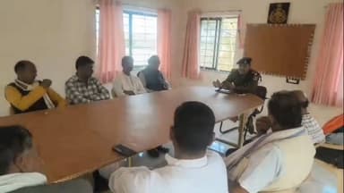 लटेरी: मुरवास थाना परिसर में आगामी त्योहारों को लेकर शांति समिति की बैठक संपन्न, सौहार्द बनाए रखने की अपील