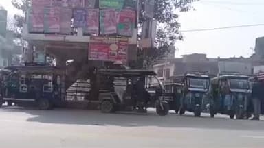 खागा: खखरेडू के रक्षपालपुर में अवैध ई-रिक्शा स्टैंड का वीडियो सोशल मीडिया पर वायरल, पुलिस अवैध स्टैंड हटाने में नाकाम