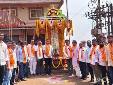 ಹುಮ್ನಾಬಾದ್: ನಗರದ ಹಣಕುಣಿ ಬೇಸ್ ನಲ್ಲಿ ಇರುವ ಶಿವಾಜಿ ವ್ರತ್ತದಲ್ಲಿ ಛತ್ರಪತಿ ಶಿವಾಜಿ ಮಹಾರಾಜರ ಜಯಂತಿ