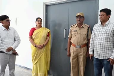 నిర్మల్: జిల్లా కలెక్టరేట్ సమీపంలో గల ఈవీఎం గోదామును తనిఖీ చేసిన జిల్లా కలెక్టర్ అభిలాష అభినవ్