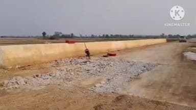 మహబూబాబాద్: నాణ్యత లోపం, అధికారుల నిర్లక్ష్యం ,బీటలు వారిన ఓటాయి-పొగుళ్లపల్లి బ్రిడ్జి, ప్రజాధనం వృధా, బయం గుప్పీట్లో ప్రయాణికులు