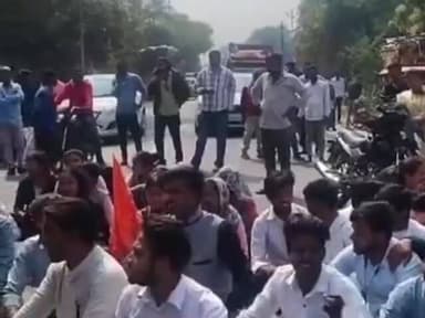 विजयराघवगढ़: स्कूल की दीवार गिरने से छात्र की मौत, ABVP का प्रदर्शन, प्रशासन के खिलाफ नारेबाजी और चक्काजाम