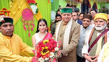 राजगढ़ी: मुख्यमंत्री पुष्कर सिंह धामी ने बड़ेथी में भाजपा बूथ अध्यक्ष की बेटी के विवाह समारोह में भाग लिया