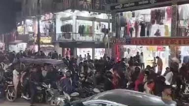 महुआ: महुआ बाजार में भीषण सड़क जाम से लोग परेशान, गुरुवार को करना पड़ा मुश्किलों का सामना