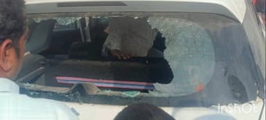 बाराहाट: भेड़ा मोड़ में मिठाई दुकान के सामने कार में बच्चा बंद, मची अफरा-तफरी