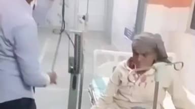 रुन्नी सैदपुर: मुजफ्फरपुर: रुन्नीसैदपुर NH-77 पर बाइक की टक्कर से वृद्ध घायल, पुलिस ने अस्पताल पहुंचाया