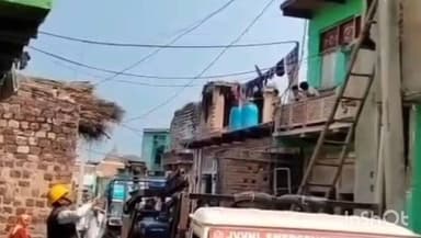 सेपउ: 15 लाख 75 हजार के बकाया पर उतारे गए 5 ट्रांसफॉर्मर, डिस्कॉम की टीम ने कई गांवों में की कार्रवाई