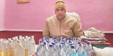 खुसरूपुर: खुसरूपुर रेल पुलिस ने ट्रेन के डिब्बे से 12 लीटर विदेशी शराब बरामद की