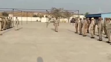 పత్తికొండ: పత్తికొండలో హోంగార్డ్స్ ట్రైనింగ్ కార్యక్రమం పోలీస్ శాఖలో హోంగార్డ్స్ ఒక భాగం డిఎస్పి