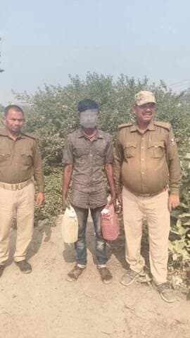भवानीपुर: भवानीपुर थाना पुलिस ने गुप्त सूचना के आधार पर सात लीटर देशी शराब के साथ युवक को किया गिरफ्तार