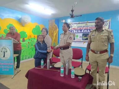 ಹಾವೇರಿ: ನಗರದಲ್ಲಿ ಸೈಬರ್ ಪೊಲೀಸ್ ಠಾಣೆಯಿಂದ ವಿದ್ಯಾರ್ಥಿಗಳಿಗೆ ಪೋಕ್ಸೋ ಕಾಯ್ದೆ ಜಾಗೃತಿ