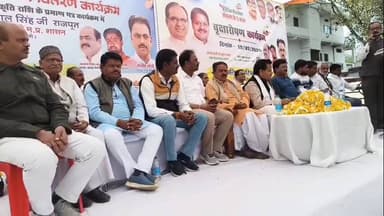 बेगमगंज: पूर्व मंत्री रामपाल सिंह ने बेगमगंज में 567 पीएम आवास अधिकार पत्र वितरित किए