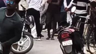 चायल: कसेंदा स्थित पेट्रोल पंप के पास अनियंत्रित बाइक डिवाइडर से टकराई, युवक गंभीर घायल, पुलिस मामले की जांच में जुटी