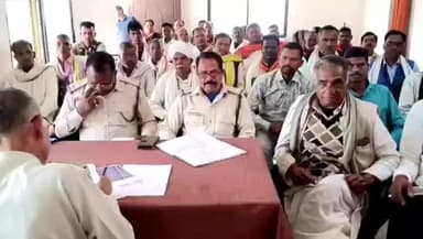 तामिया: छिंदी में आगजनी से जंगलों को हो रहे नुकसान पर वन विभाग ने ग्रामीणों से किया मंथन, व्हाट्सएप से मिलेगी सूचना