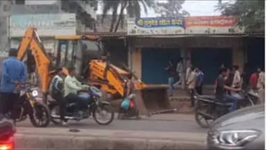 ઉમરગામ: ગાંધીવાડી વિસ્તારમાં રસ્તાને અવરોધ રૂપ દબાણો દૂર કરાતા ટ્રાફિક સમસ્યાથી રાહત