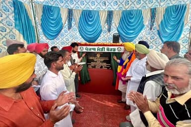 ਮਲੋਟ: ਕੈਬਨਿਟ ਮੰਤਰੀ ਖੁੱਡੀਆਂ ਵੱਲੋਂ ਲੰਬੀ ਹਲਕੇ ਦੀਆਂ 28.55 ਕਿਲੋਮੀਟਰ ਸੜਕਾਂ ਲਈ 9.78 ਕਰੋੜ ਦੇ ਪ੍ਰੋਜੈਕਟਾਂ ਦੀ ਸ਼ੁਰੂਆਤ