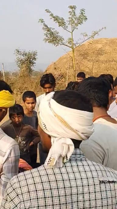 करंट लगने से गेहूं पटवन करने गए अधेड़ की मौत
चुटिया थाना क्षेत्र के तिउरा गांव स्थित सोन डीला में गेहूं की पटवन के दौरान...