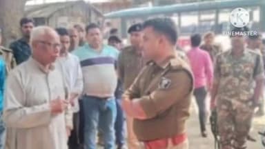 गुठनी: धनौती बाजार स्थित आभूषण दुकान में लूट मामले की जांच कर रहे हैं एसपी