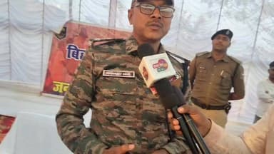 #जमुई एसपी विश्वजीत दयाल पहुंचे गरही आदिवासी क्षेत्र लोगों को दिया बाद संदेश