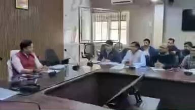 ज्ञानपुर: ज्ञानपुर जल जीवन मिशन की प्रगति की समीक्षा, डीएम ने गुणवत्ता और समयबद्धता के निर्देश दिए