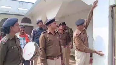 जाले: कमतौल थाना: कुम्हरौली गांव में बड़ी कार्रवाई, फरार 5 अभियुक्तों के घर डुगडुगी बजाकर इश्तिहार चिपकाया