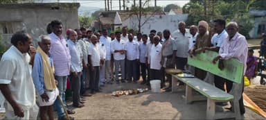 వెంకటాపురం: జంగాలపల్లిలో ఎస్సీ కమ్యూనిటీ భవనానికి భూమి పూజ నిర్వహించిన జిల్లా గ్రంధాల సంస్థ చైర్మన్ బానోతు రవిచందర్