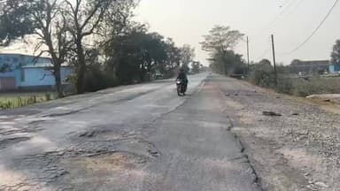 देवेंद्रनगर: देवेंद्रनगर से सतना-पन्ना-छतरपुर को जोड़ने वाली जर्जर सड़क, टोल वसूली जारी, जनप्रतिनिधि खामोश