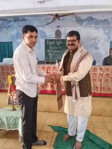 મુળી: સરા સ્કૂલ ખાતે વિદ્યાર્થી વિદાય સમારંભ યોજાયો