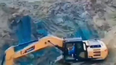 রানিনগর ২: রঘুনাথগঞ্জে ‘ডাকের দীঘি’ ঘিরে চুক্তিভঙ্গ ও বেআইনি মাটি কাটার অভিযোগ, প্রশাসনের তদন্ত শুরু