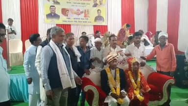 रीठी: रीठी के मंगल भवन में सजी खुशियों की शहनाई, 10 जोड़ों ने साथ निभाने की कसमें खाईं